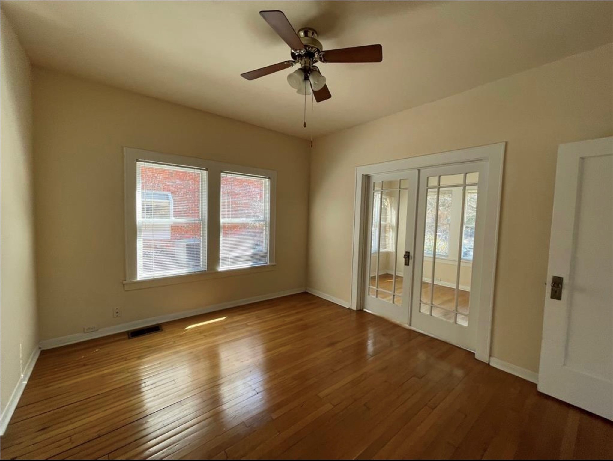 1706 Hawthorne Street Houston, TX 77098 - Photo 11 of 25 a view of an empty room with a window