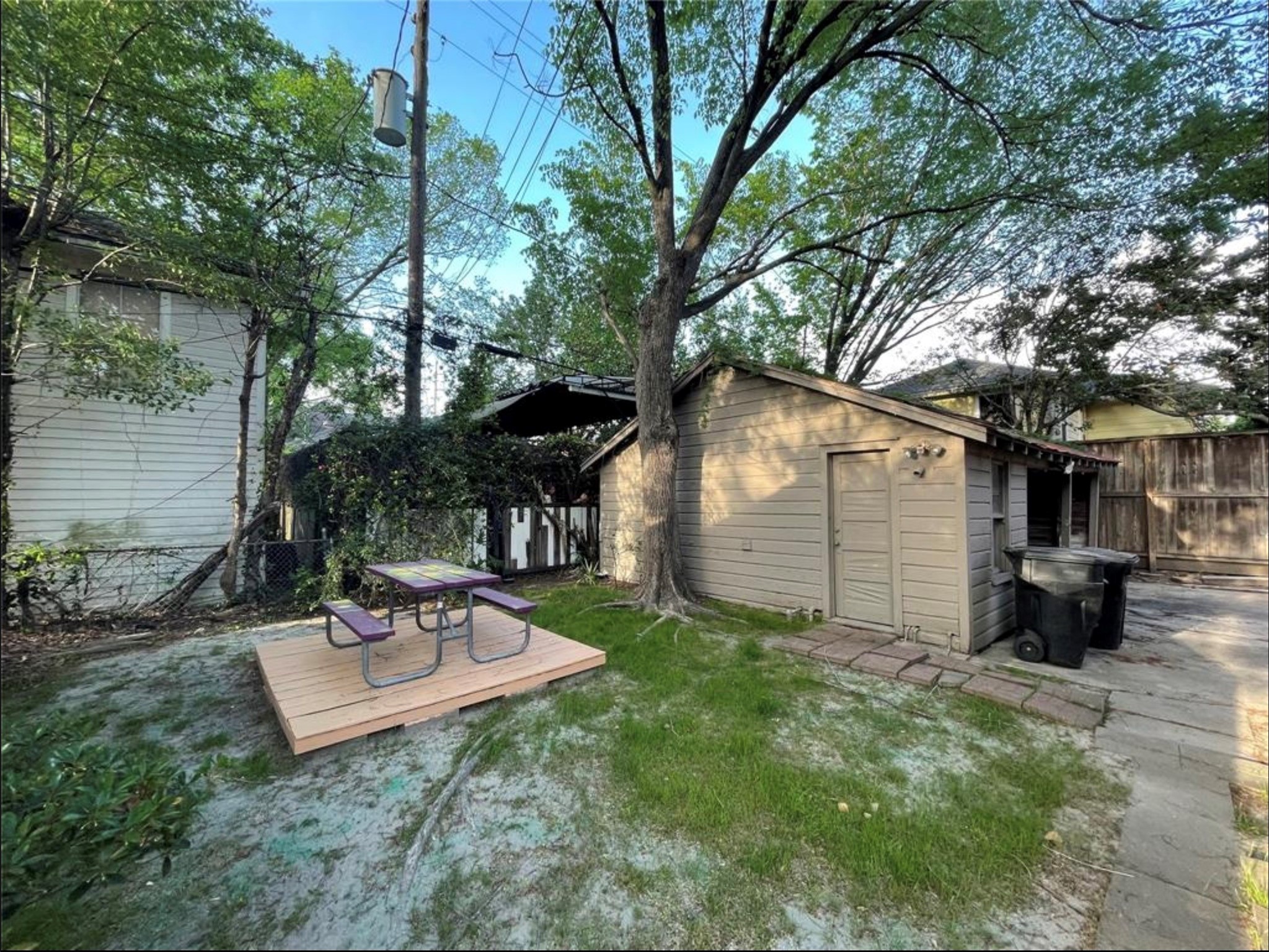 1706 Hawthorne Street Houston, TX 77098 - Photo 14 of 25 a backyard of a house with table and chairs
