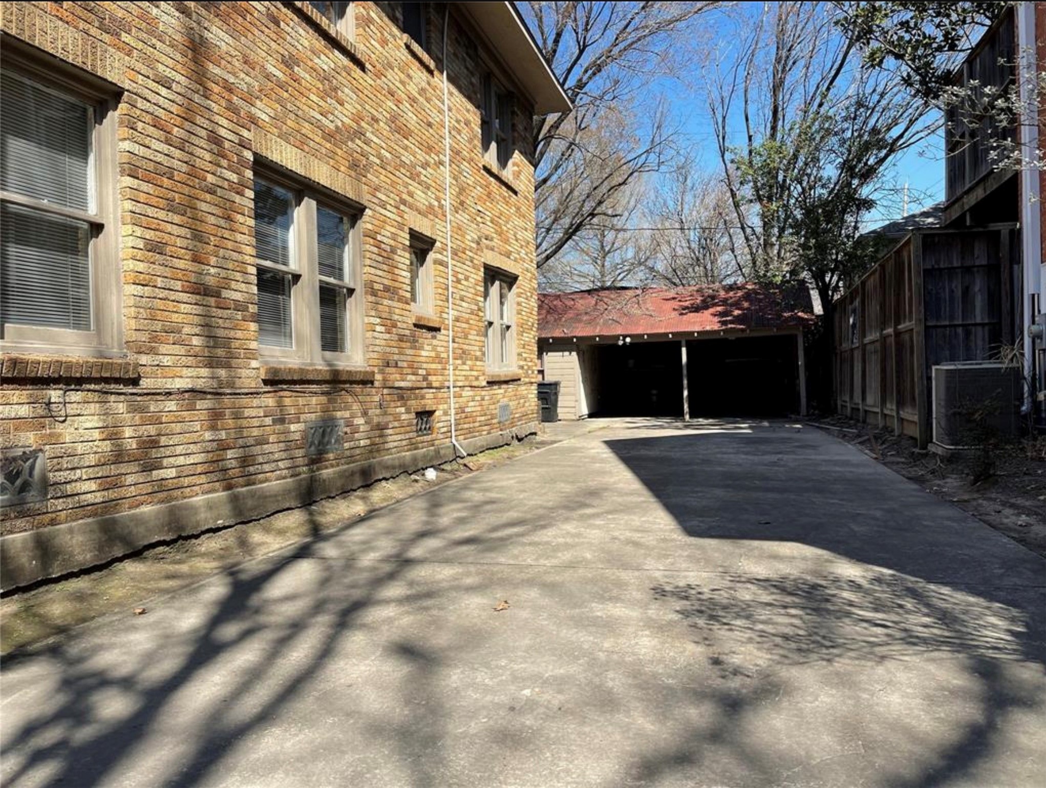 1706 Hawthorne Street Houston, TX 77098 - Photo 21 of 25 a front view of a building with a yard