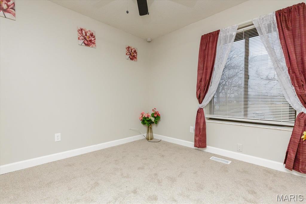 2345 Derhake Road Florissant, MO 63033 - Photo 19 of 35