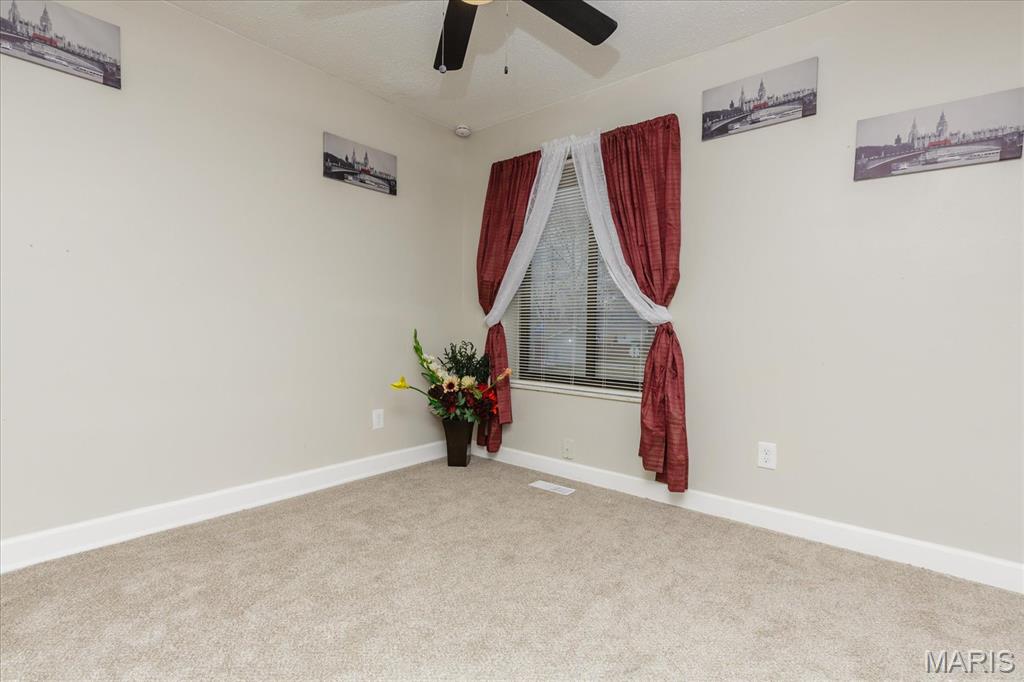 2345 Derhake Road Florissant, MO 63033 - Photo 23 of 35