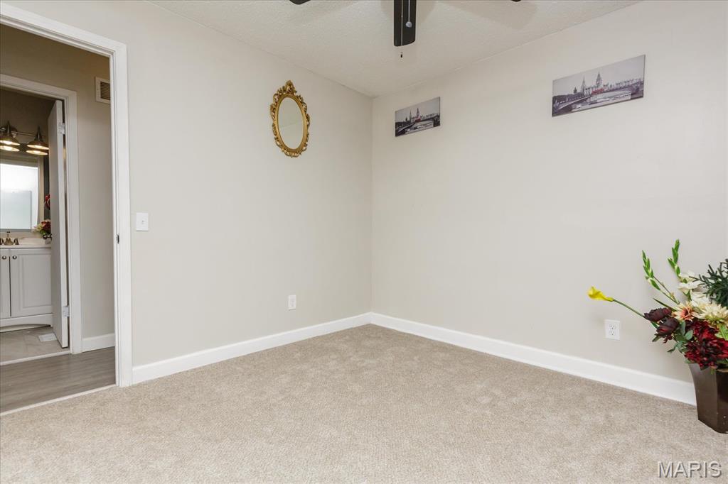2345 Derhake Road Florissant, MO 63033 - Photo 24 of 35