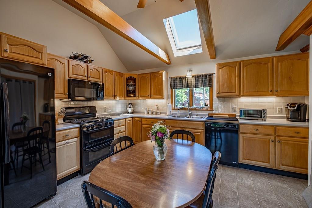 1048 North Brookfield Road Oakham, MA 01068 - Photo 27 of 41