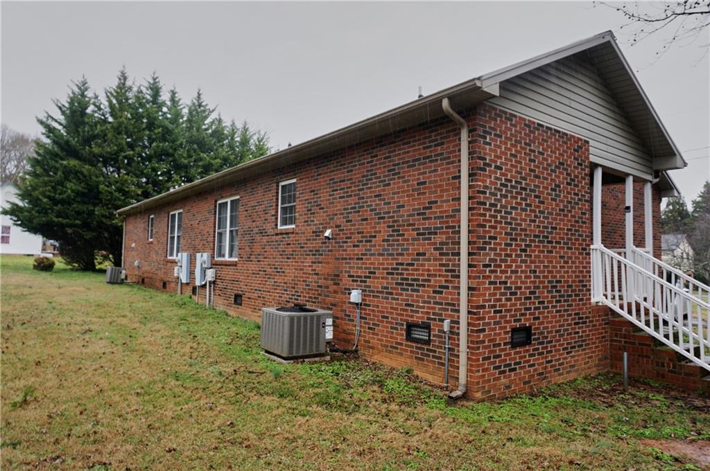5929 Lee Cline Road Conover, NC 28613 - Photo 3 of 33 Gallery Image 3