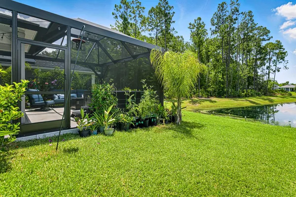 a view of a yard in front of house