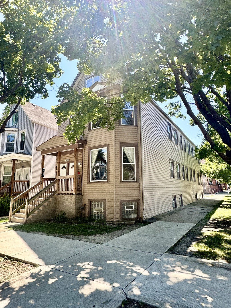 3258 North Ridgeway Avenue Chicago, IL 60618 - Photo 2 of 19 Gallery Image 2