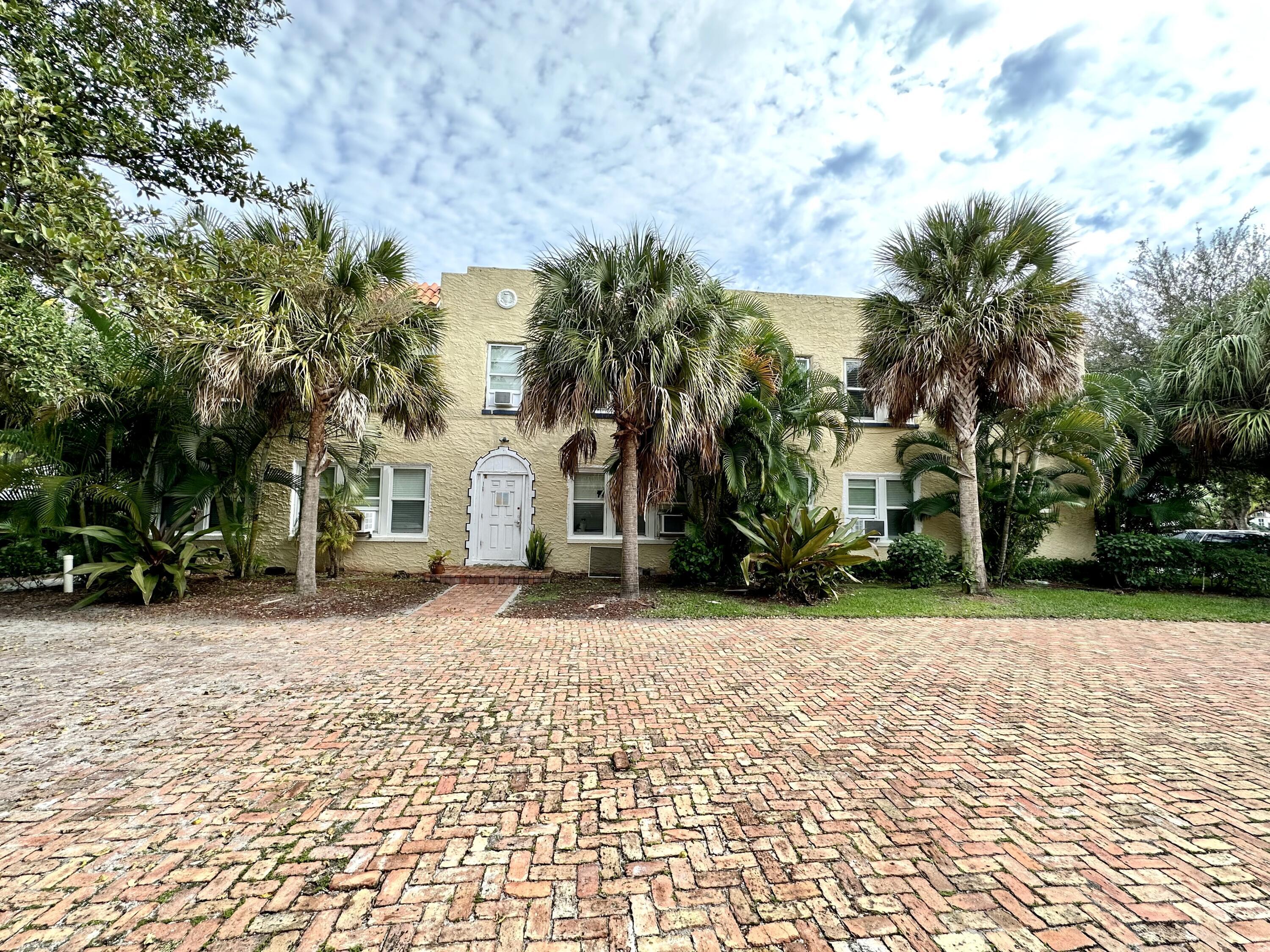 815 Upland Road, Unit 6 West Palm Beach, FL 33401 - Photo 2 of 21 E397D87D-7DE3-460D-926D-4A9F3A47F6DE