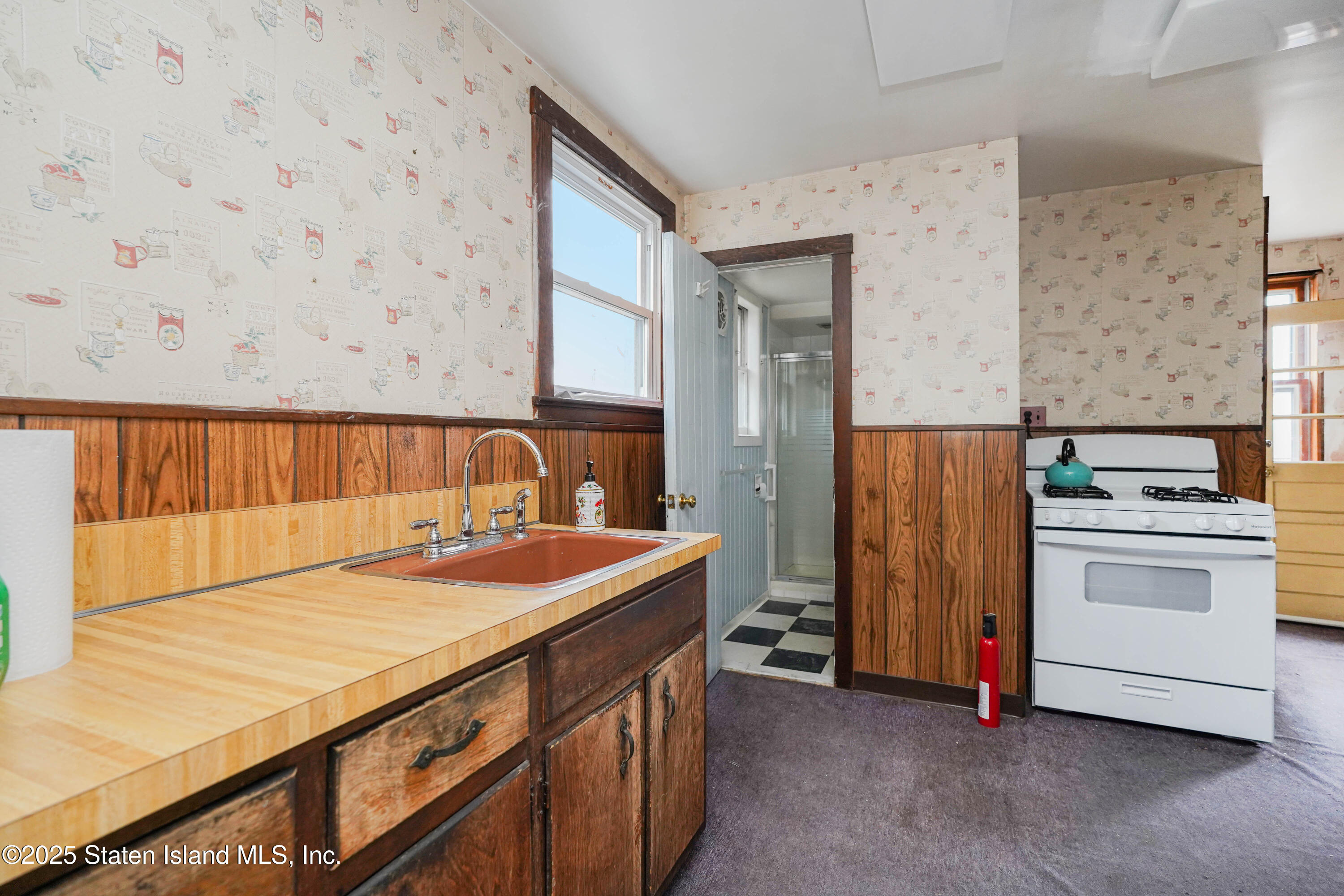 61 Greenleaf Avenue Staten Island, NY 10310 - Photo 11 of 31 Photo Feb 01 2025, 1 11 42 AM