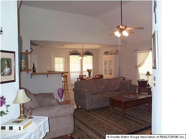 18412 Doc Olena Drive Baton Rouge, LA 70817 - Photo 6 of 8