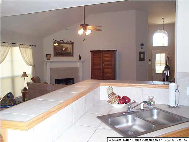 18412 Doc Olena Drive Baton Rouge, LA 70817 - Photo 7 of 8