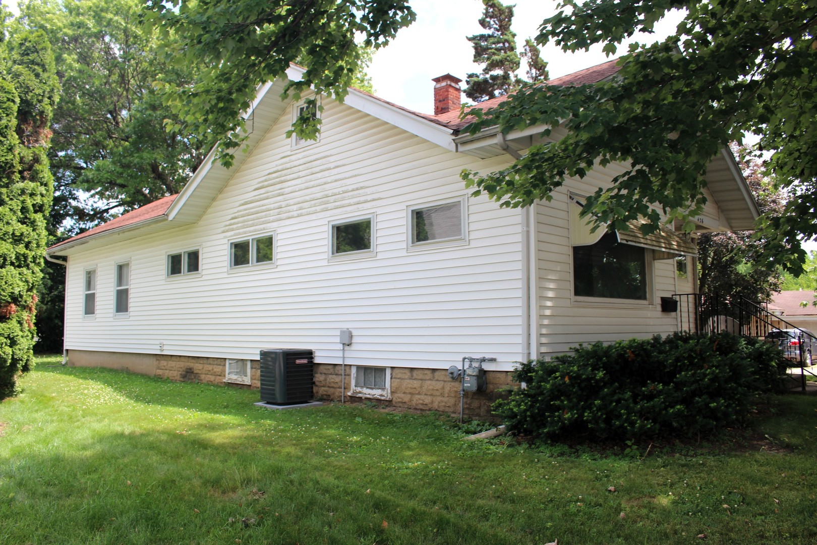 426 South Clinton Street Clinton, IL 61727 - Photo 6 of 27
