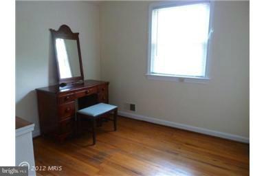 11710 Galt Avenue Silver Spring, MD 20902 - Photo 21 of 25 3rd Upstairs Bedroom