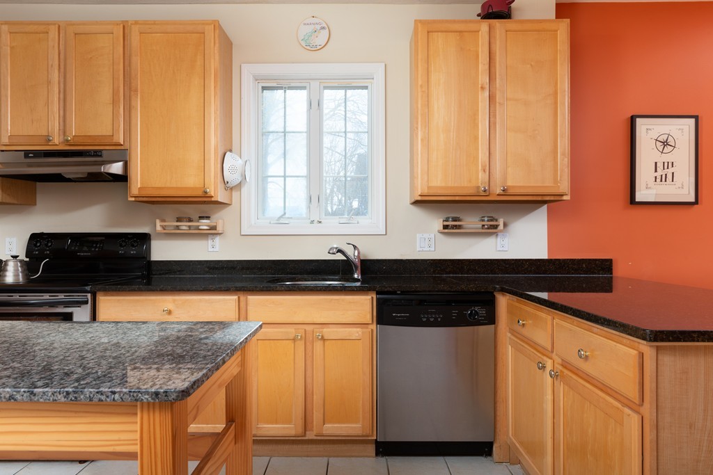 239 Spring Street, Unit 1 Medford, MA 02155 - Photo 4 of 21 Gallery Image 4