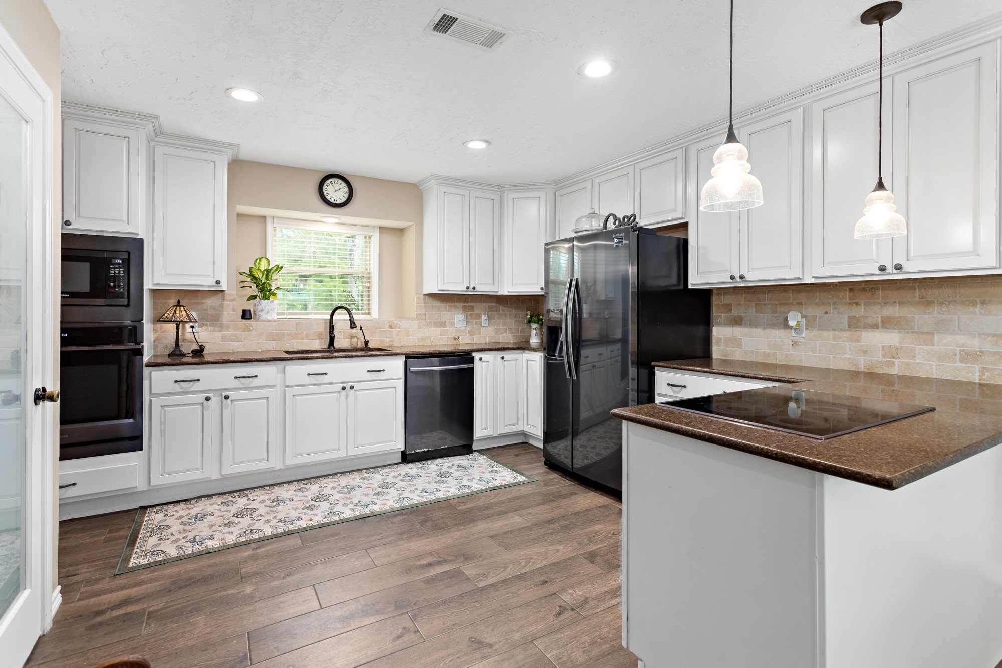 306 Creekside Loop Sour Lake, TX 77659 - Photo 8 of 27