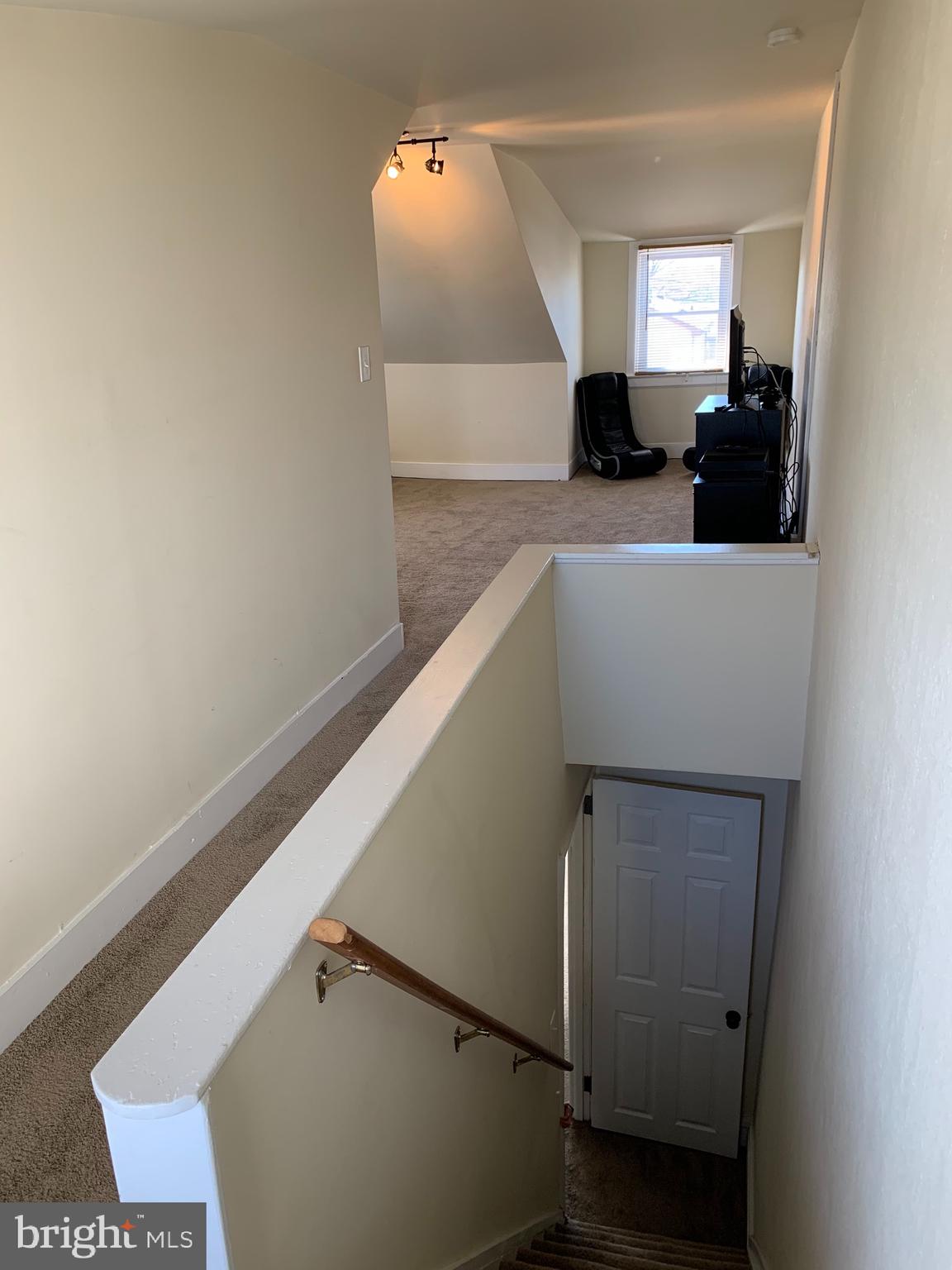 366 Amosland Road Holmes, PA 19043 - Photo 24 of 30 3rd floor hall/entry