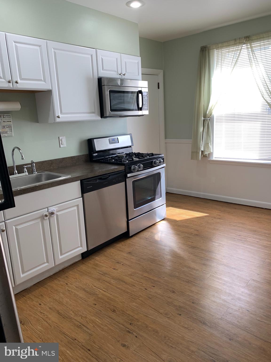 366 Amosland Road Holmes, PA 19043 - Photo 9 of 30 Kitchen