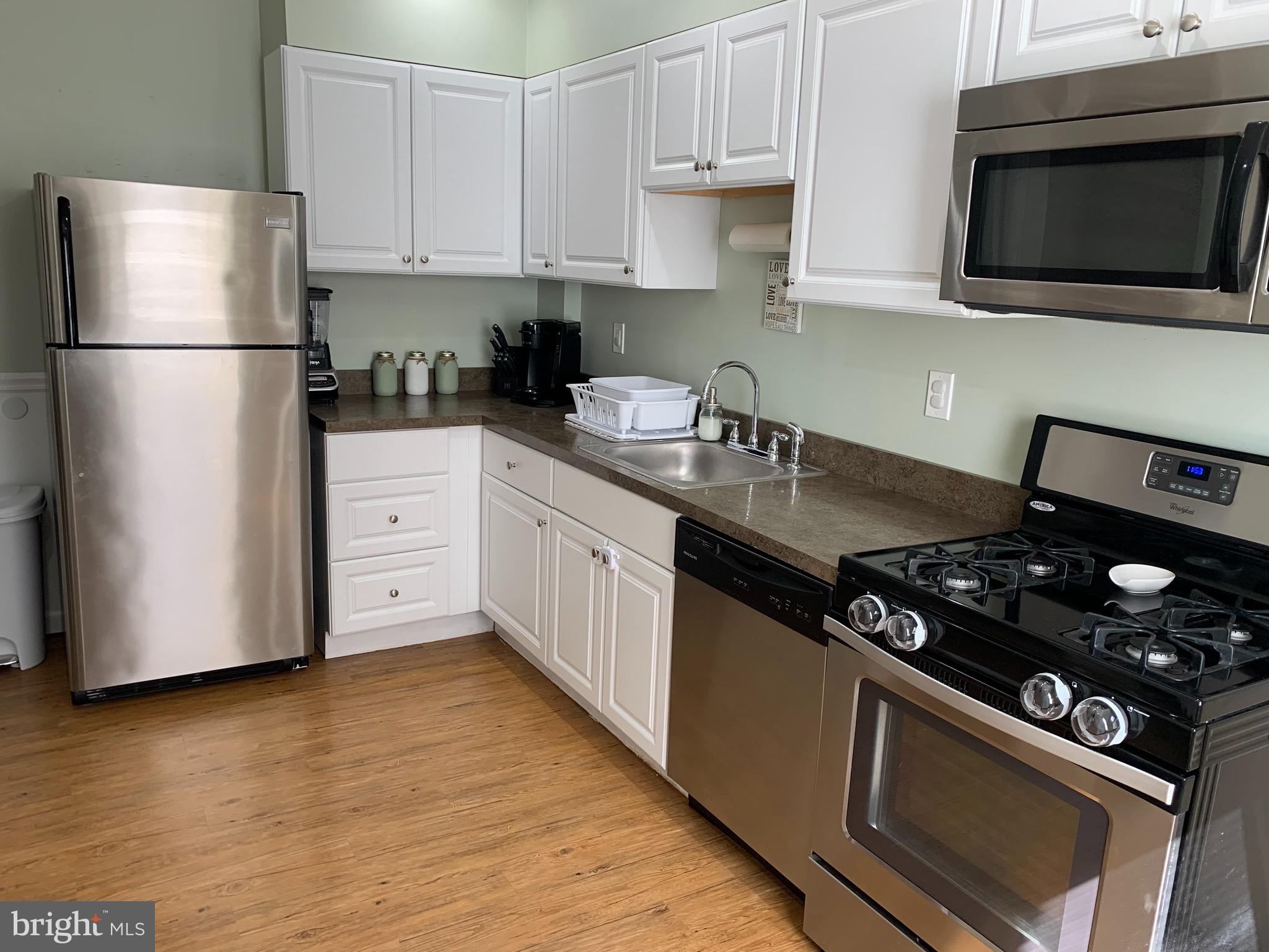 366 Amosland Road Holmes, PA 19043 - Photo 10 of 30 Kitchen