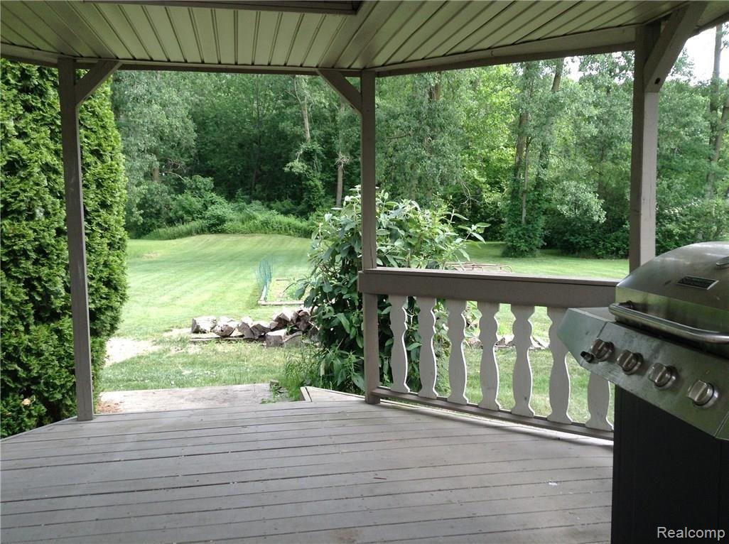 28350 Grix Road New Boston, MI 48164 - Photo 13 of 47 8C408409-0FF2-4BB6-86C2-C3D0B130FB45.JPG