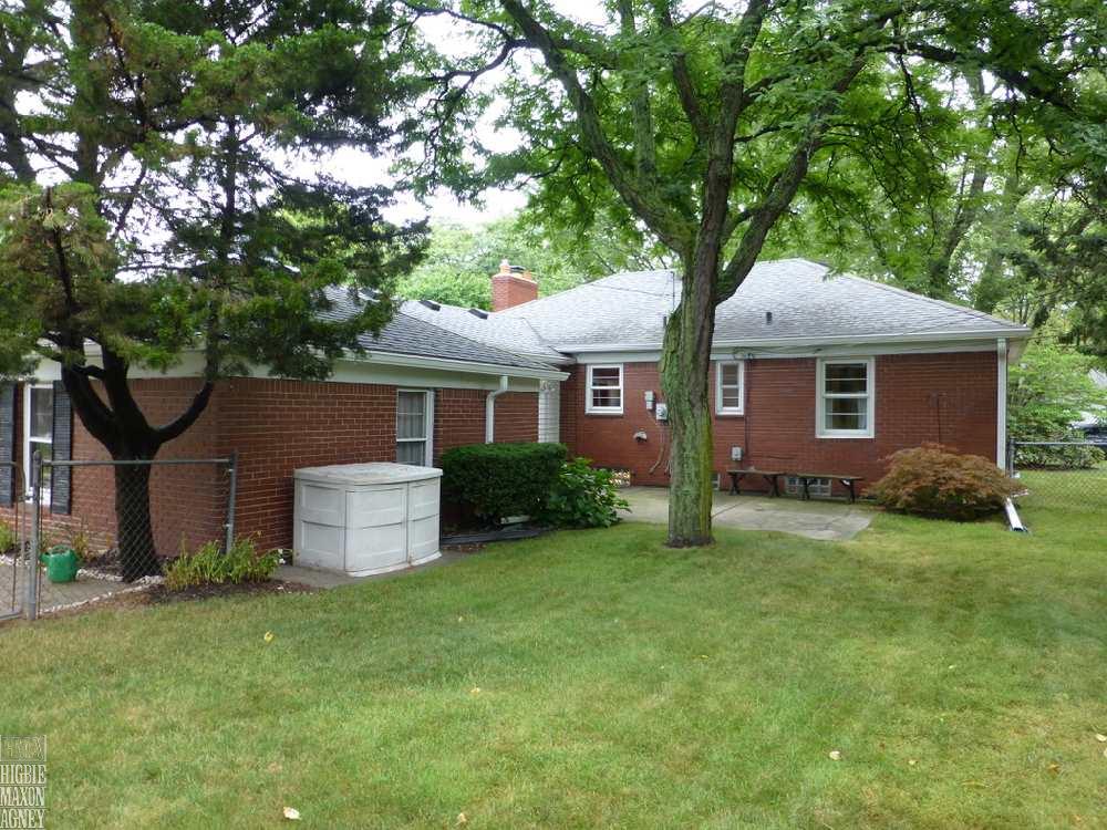 19789 Holiday Road Grosse Pointe Woods, MI 48236 - Photo 15 of 16