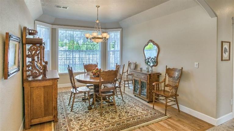 182 Jems Riffle Road Grants Pass, OR 97527 - Photo 11 of 35 Formal dining room......