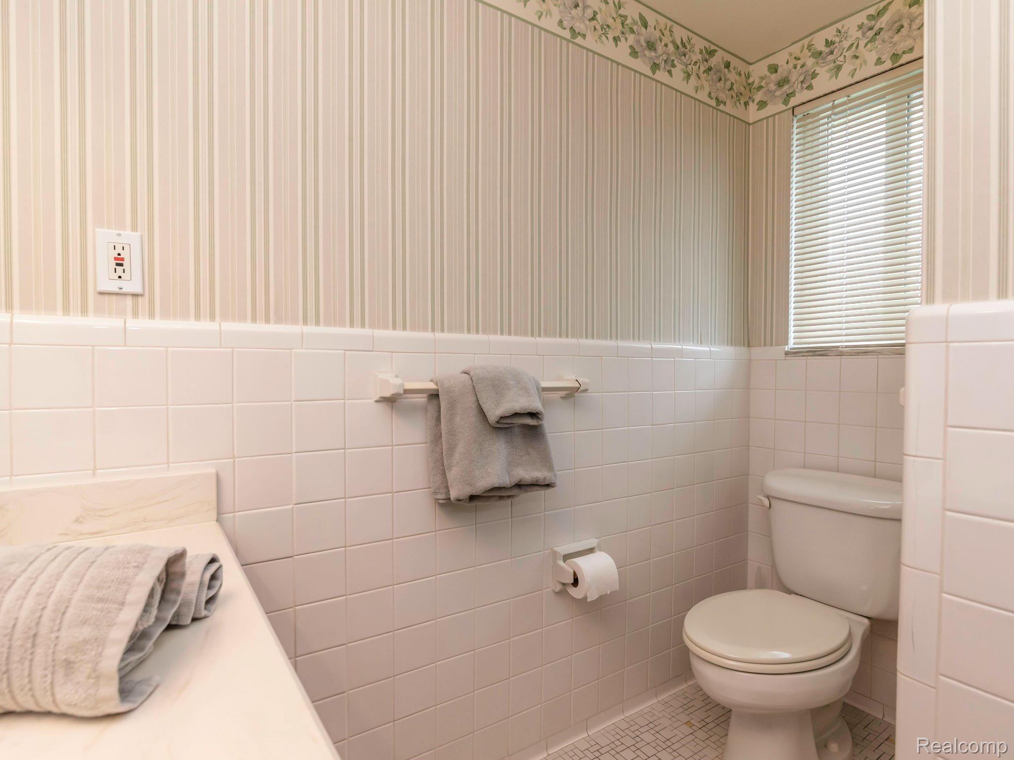 563 North Rosedale Court Grosse Pointe, MI 48236 - Photo 43 of 75 067_55.jpg