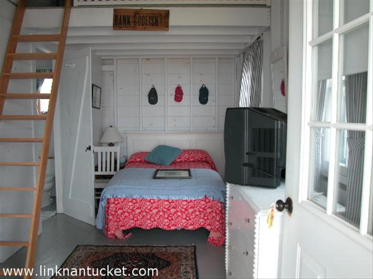 7 Jackson Street Nantucket, MA 02554 - Photo 15 of 17 Studio