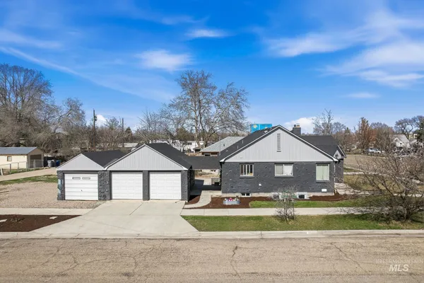 $489,900 | 123 South Holly Street, Nampa, ID 83686