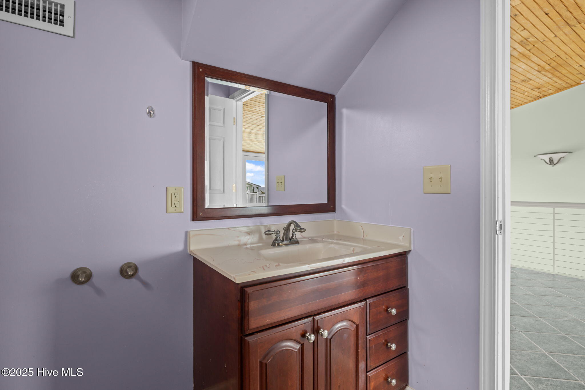 158 Hoffman Beach Road Atlantic Beach, NC 28512 - Photo 37 of 56 2nd fl full bath