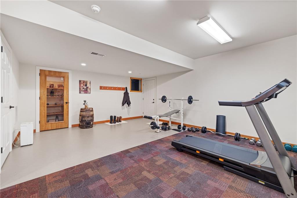 287 Garner Road Edinburg, PA 16116 - Photo 33 of 49 a view of a room with gym equipment