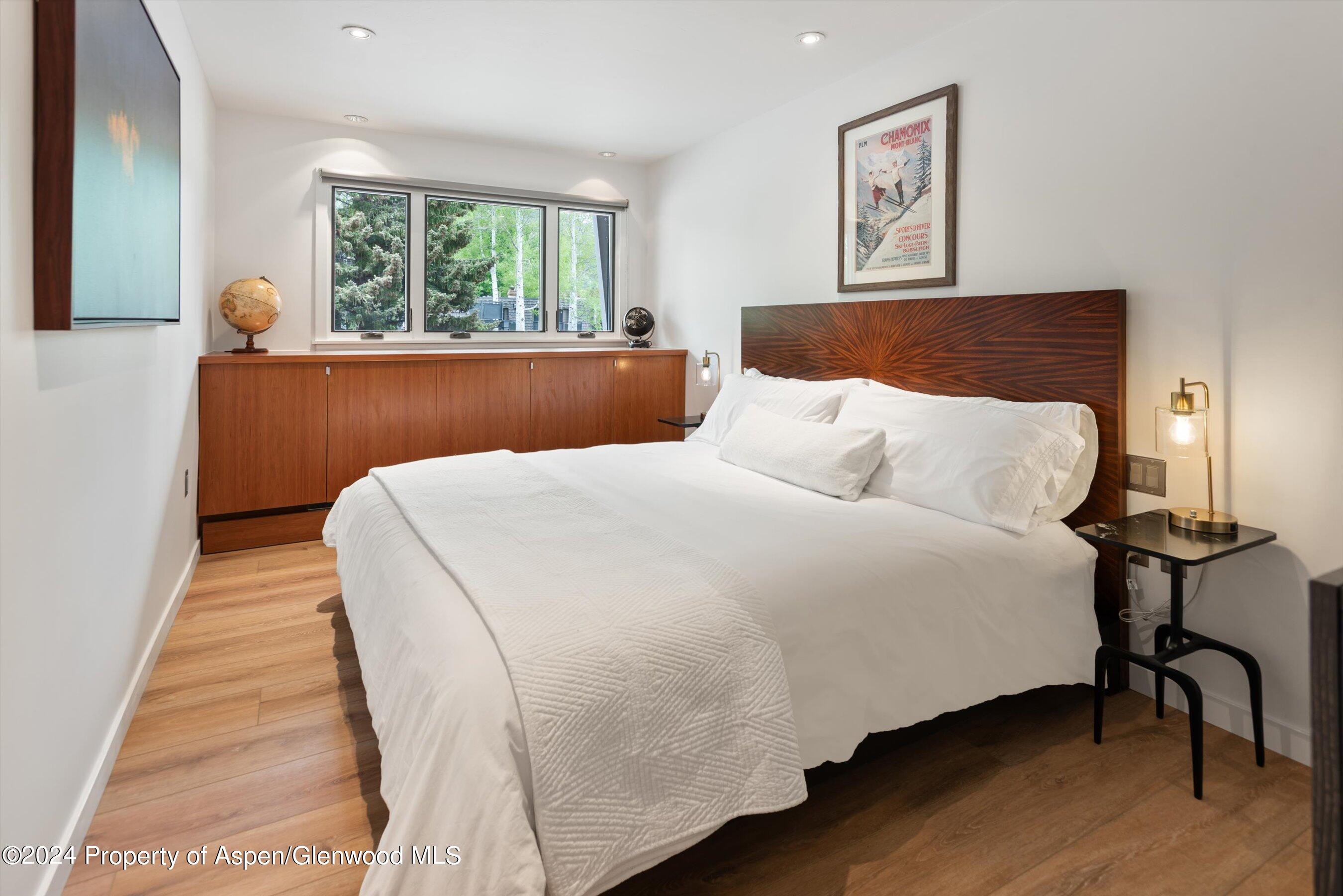 100 East Dean Street, Unit 1E Aspen, CO 81611 - Photo 6 of 10 a bedroom with a bed and window