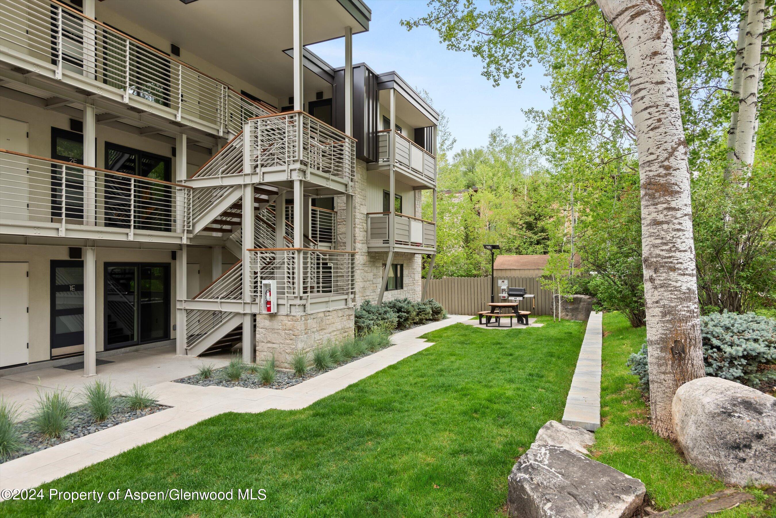 100 East Dean Street, Unit 1E Aspen, CO 81611 - Photo 10 of 10 a view of a house with a yard and sitting area