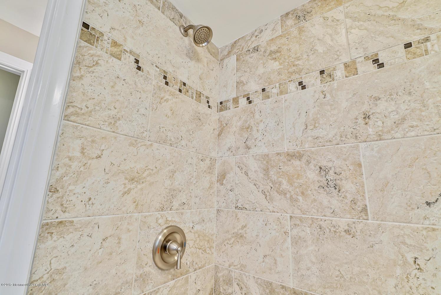 94 Salem Road Brick, NJ 08724 - Photo 20 of 26 Tiled tub surround