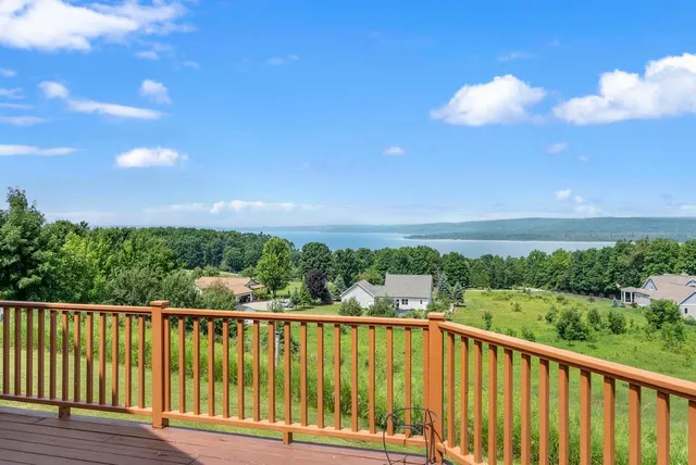 $869,900 | 136 Lakeridge Trail, Boyne City, MI 49712