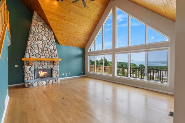 $869,900 | 136 Lakeridge Trail, Boyne City, MI 49712