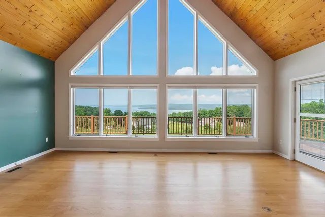 $869,900 | 136 Lakeridge Trail, Boyne City, MI 49712