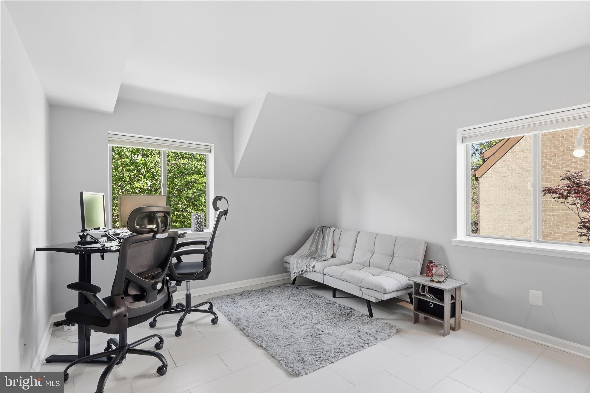 1661 Parkcrest Circle, Unit 5A/300 Reston, VA 20190 - Photo 13 of 22 a living room with furniture and a window