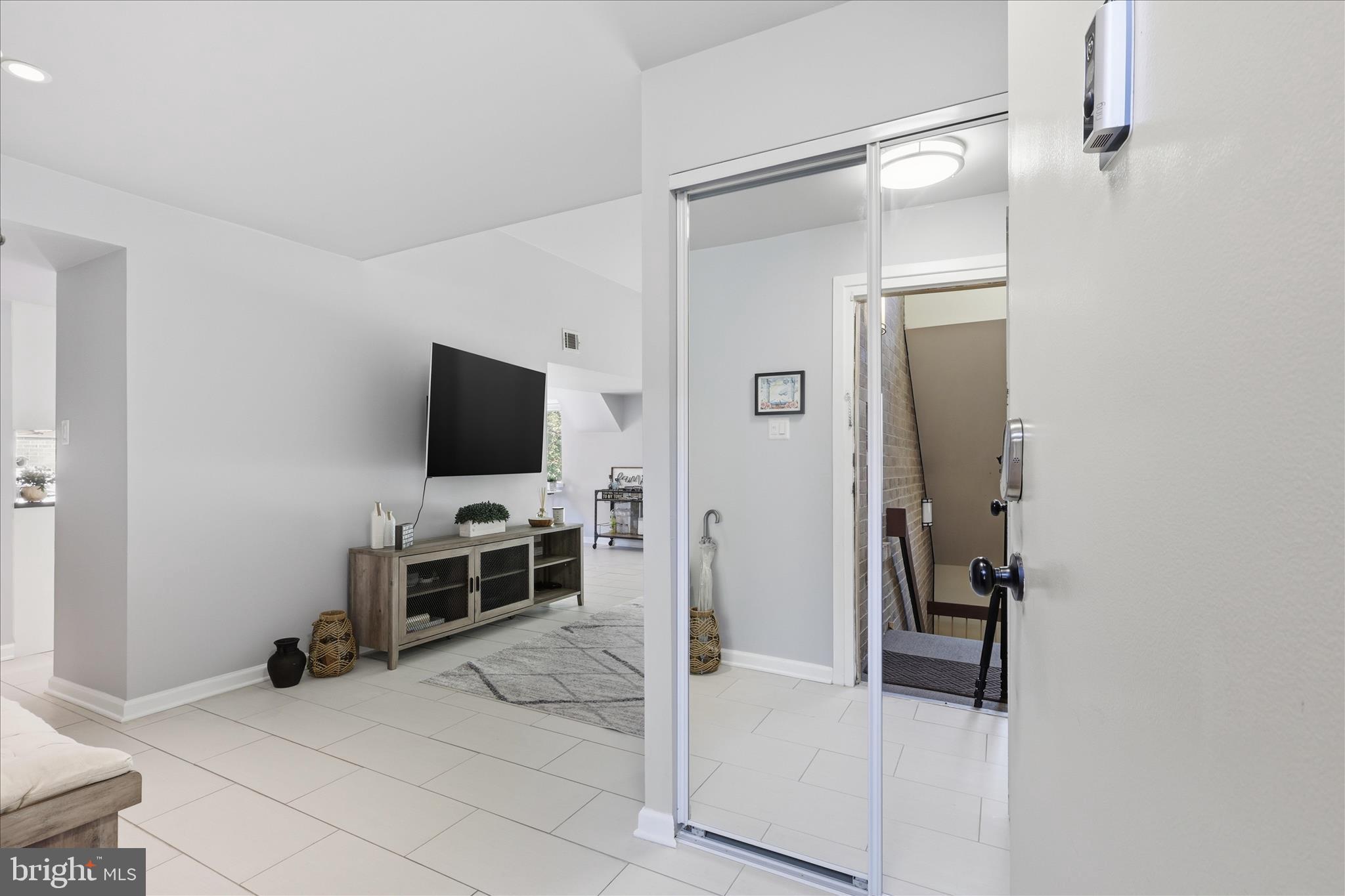 1661 Parkcrest Circle, Unit 5A/300 Reston, VA 20190 - Photo 3 of 22 a view of a livingroom with a flat screen tv
