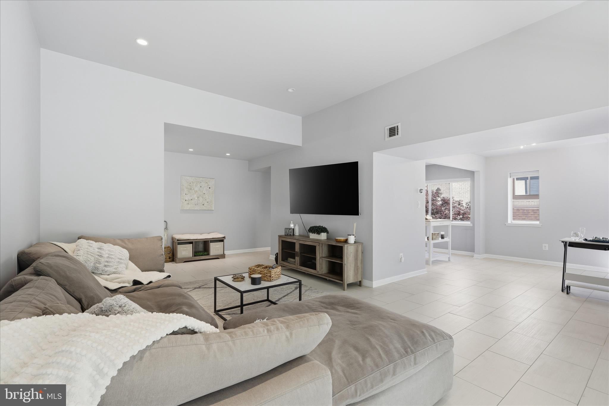 1661 Parkcrest Circle, Unit 5A/300 Reston, VA 20190 - Photo 5 of 22 a living room with furniture and a flat screen tv