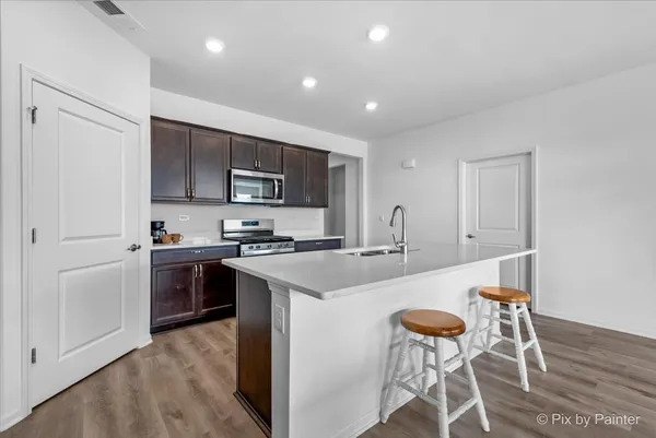 $500,000 | 243 Durham Street, North Aurora, IL 60542