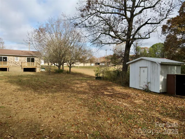 a house view with a outdoor space