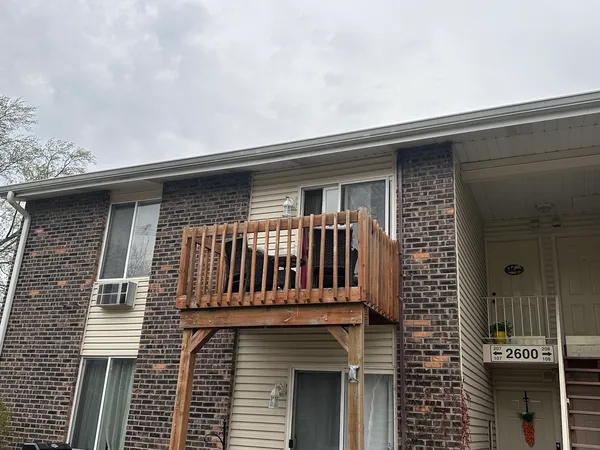 $2,000 | 2600 Light Road, Unit 207, Oswego, IL 60543