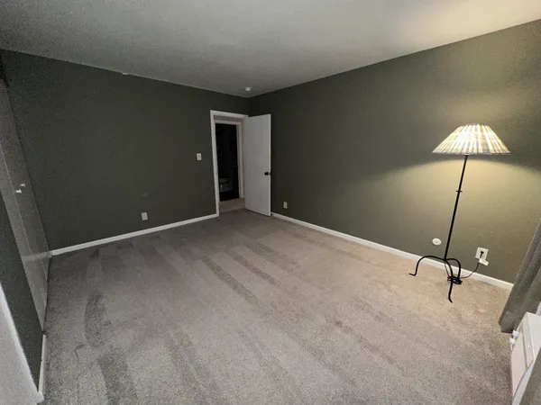 $2,000 | 2600 Light Road, Unit 207, Oswego, IL 60543