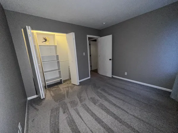 $2,000 | 2600 Light Road, Unit 207, Oswego, IL 60543