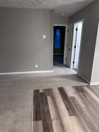 $2,000 | 2600 Light Road, Unit 207, Oswego, IL 60543