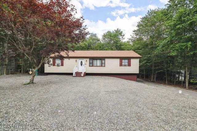 $425,000 | 8345 Shannon Drive, Tobyhanna, PA 18466
