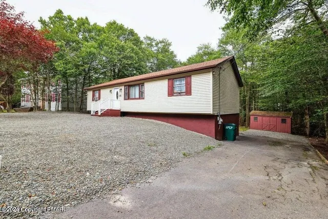 $425,000 | 8345 Shannon Drive, Tobyhanna, PA 18466