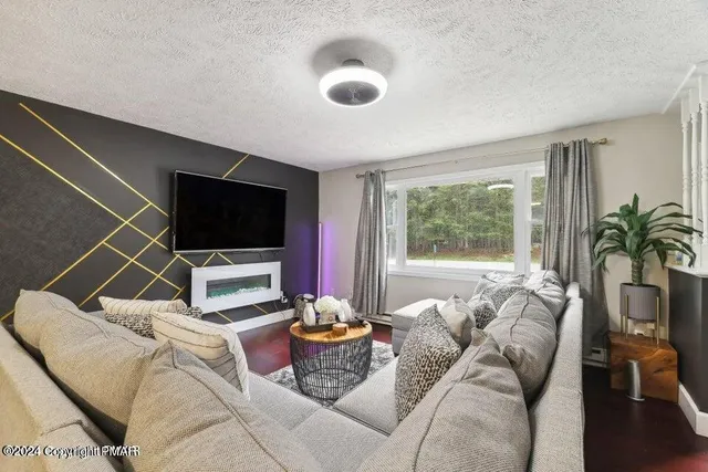 $425,000 | 8345 Shannon Drive, Tobyhanna, PA 18466