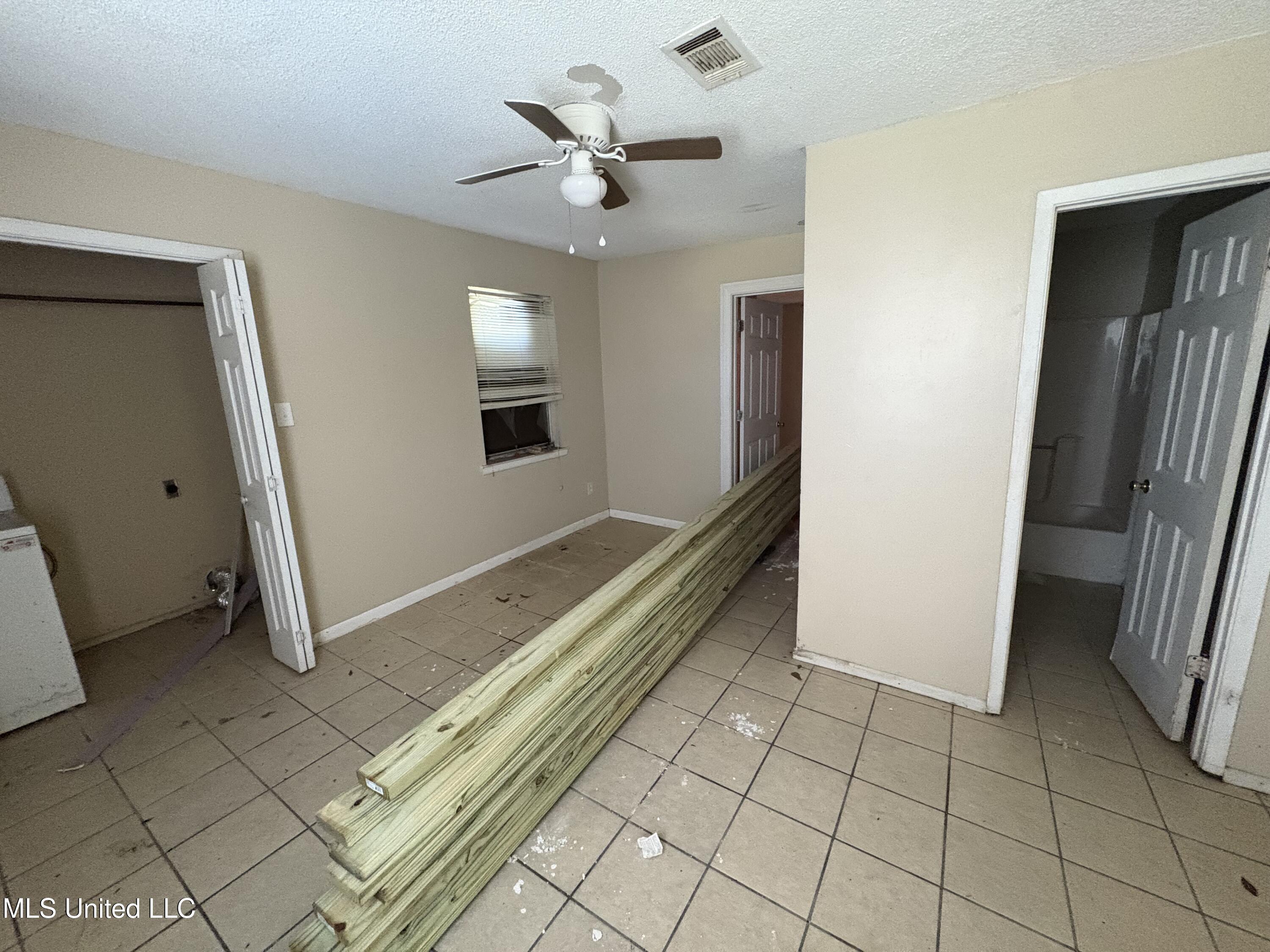 5213 Meridian Street Moss Point, MS 39563 - Photo 11 of 14 IMG_3621