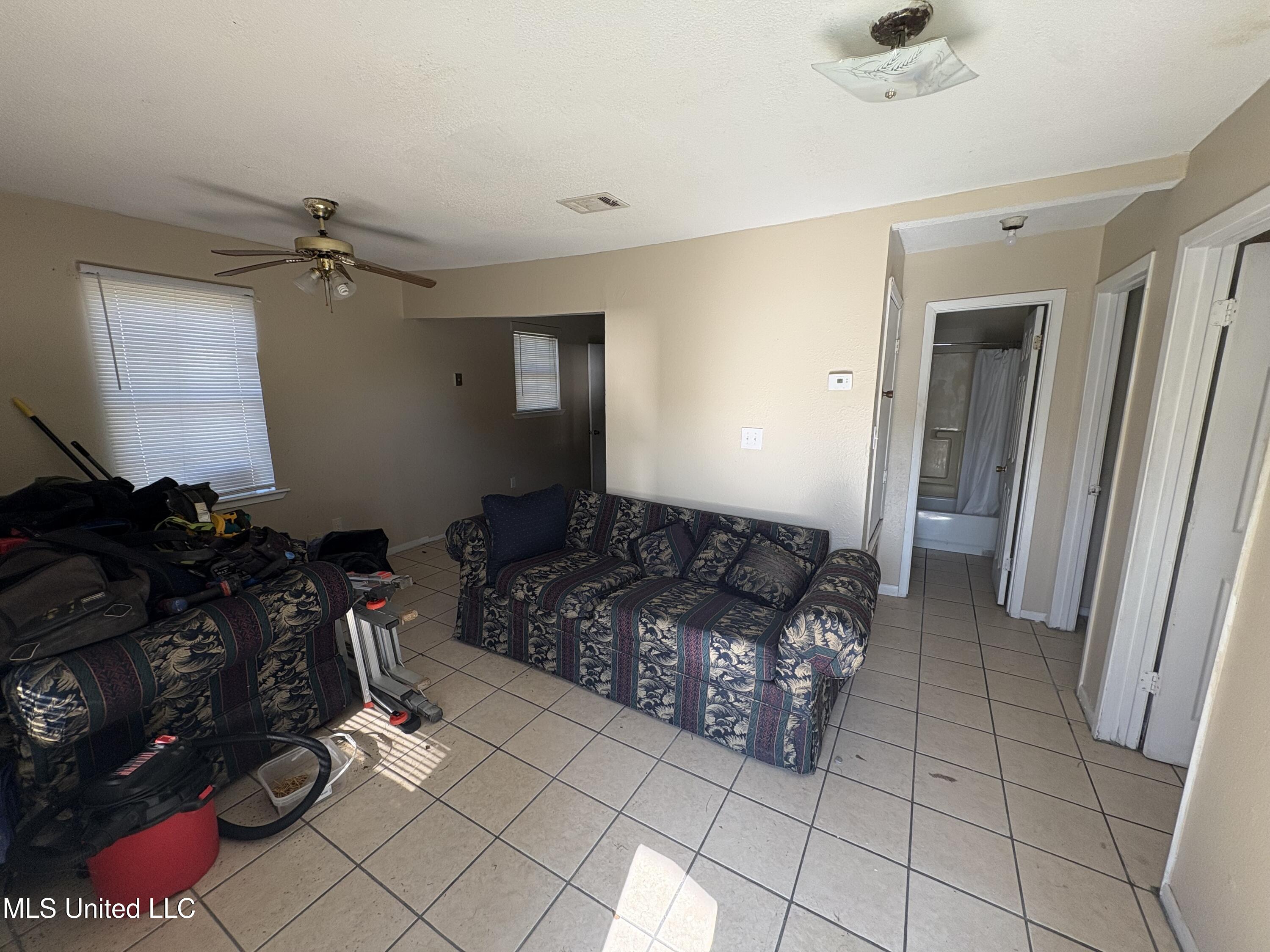 5213 Meridian Street Moss Point, MS 39563 - Photo 7 of 14 IMG_3615