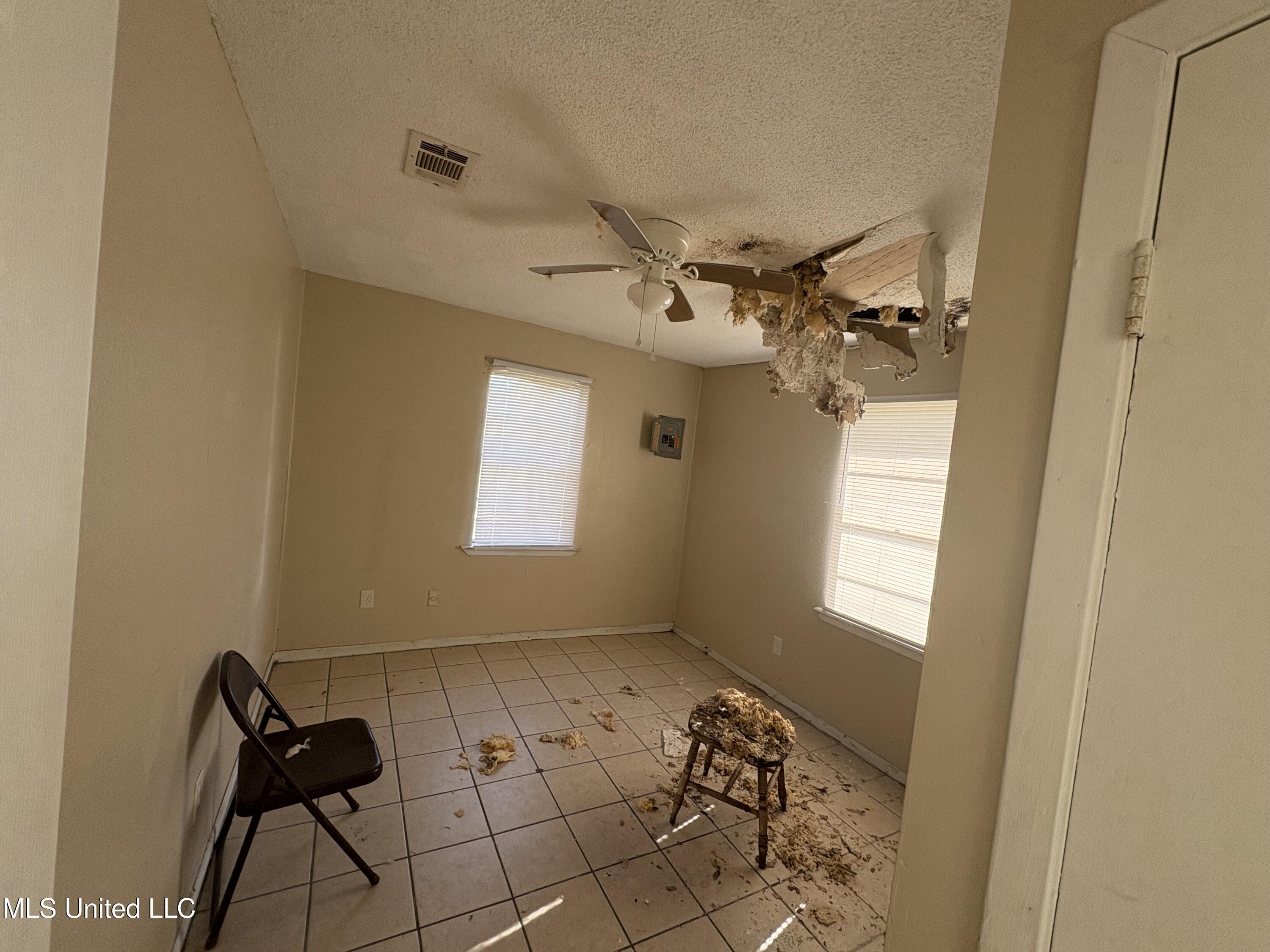 5213 Meridian Street Moss Point, MS 39563 - Photo 8 of 14 IMG_3618